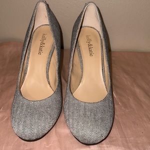 8.5 Kelly & Katie gray pumps